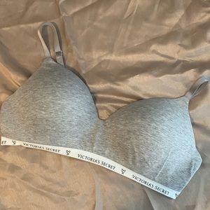 Victoria secret. Not push up bra. Size 40C
